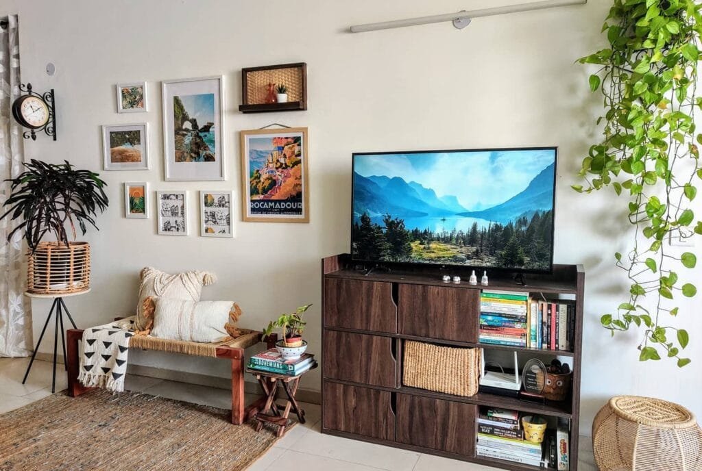 Travel-Inspired Gallery with Natural Elements