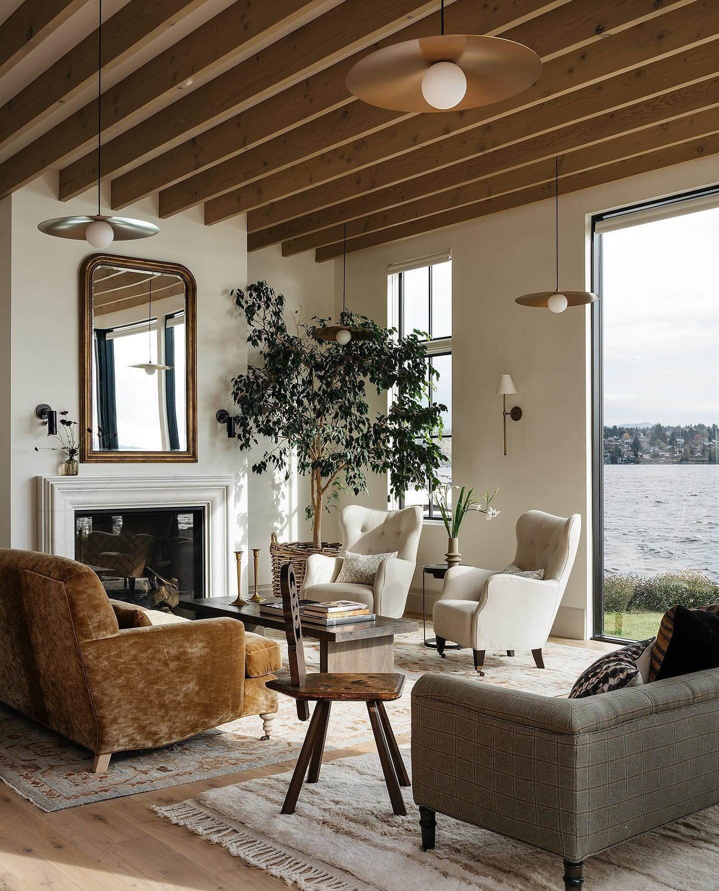 Cozy Lake House Atmosphere