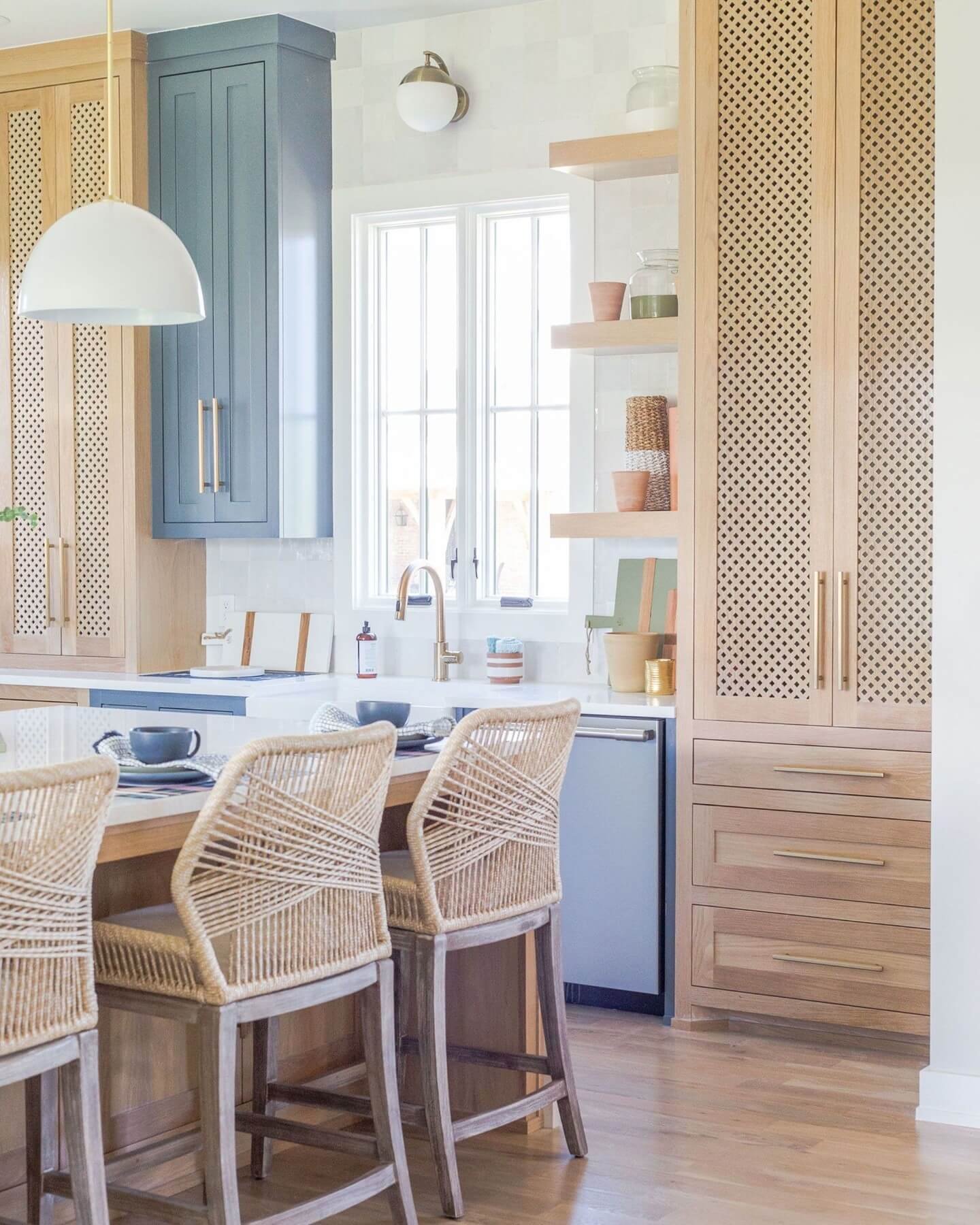 Cozy Lakeside Kitchen Design