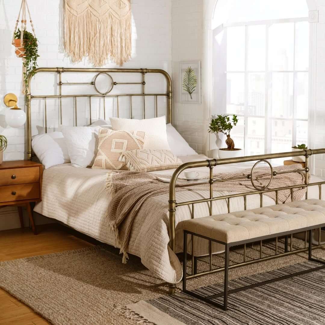 Creating a tranquil bedroom with earthy tones and textures