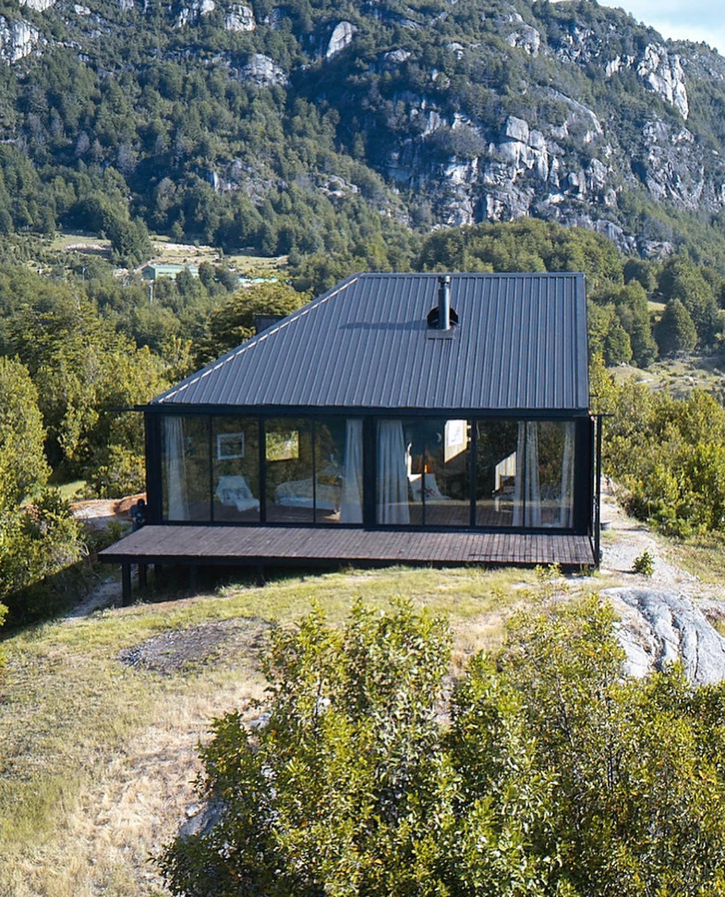 Elegant Lake House Design