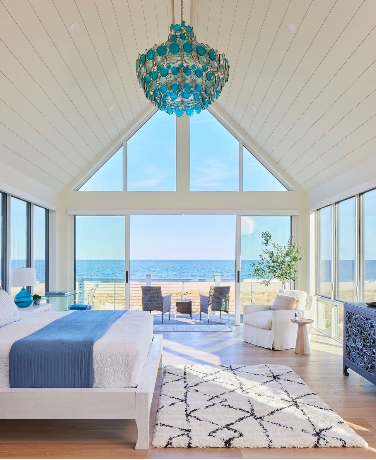 Coastal bedroom design blends light fabrics and nautical elements