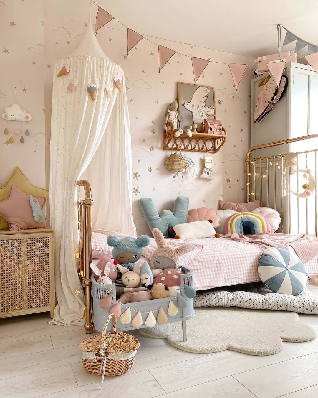 Inviting children's room design with soft pastels and patterns