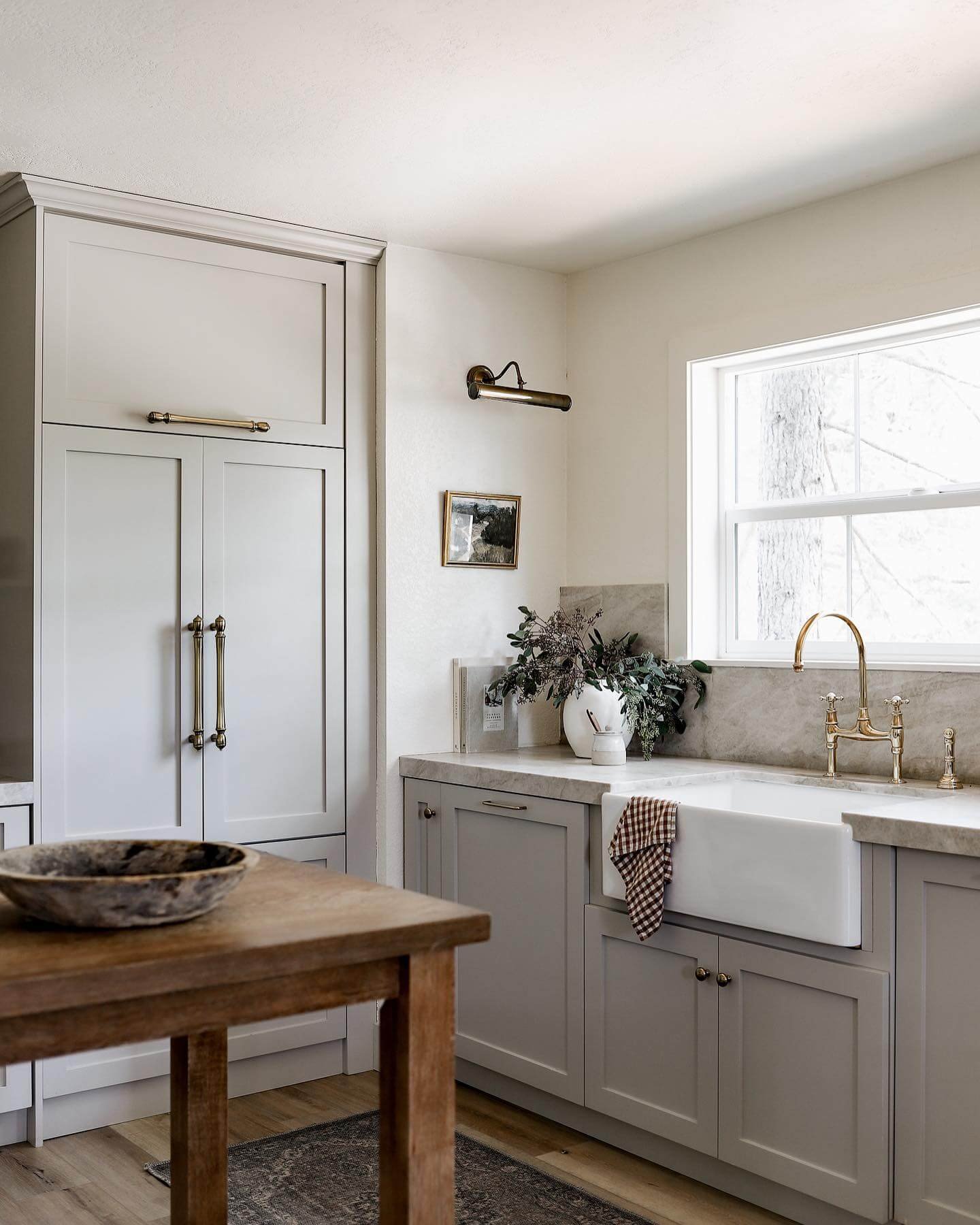 Inviting Gray Kitchen Aesthetics