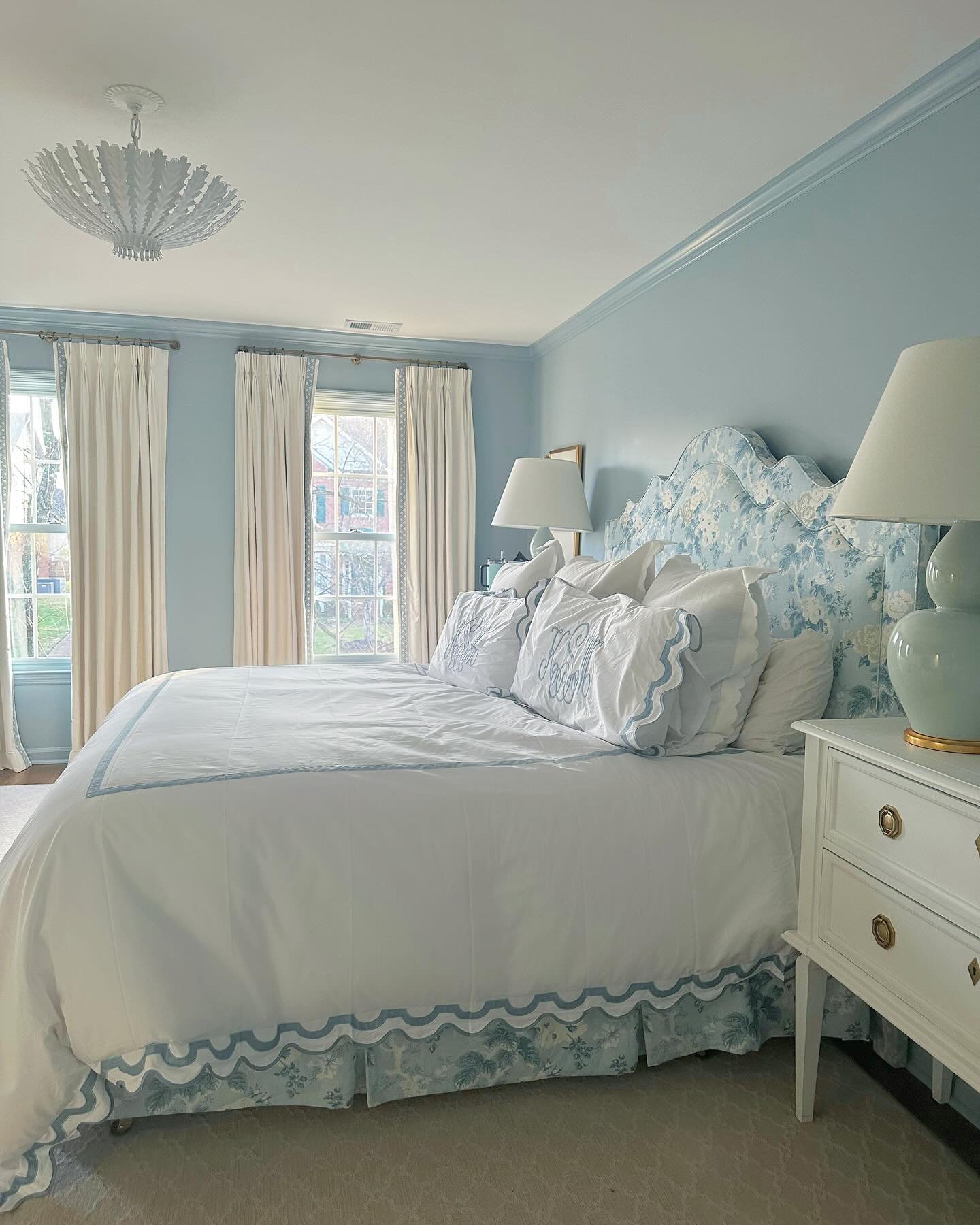 Elegant coastal bedroom design ideas for a tranquil escape