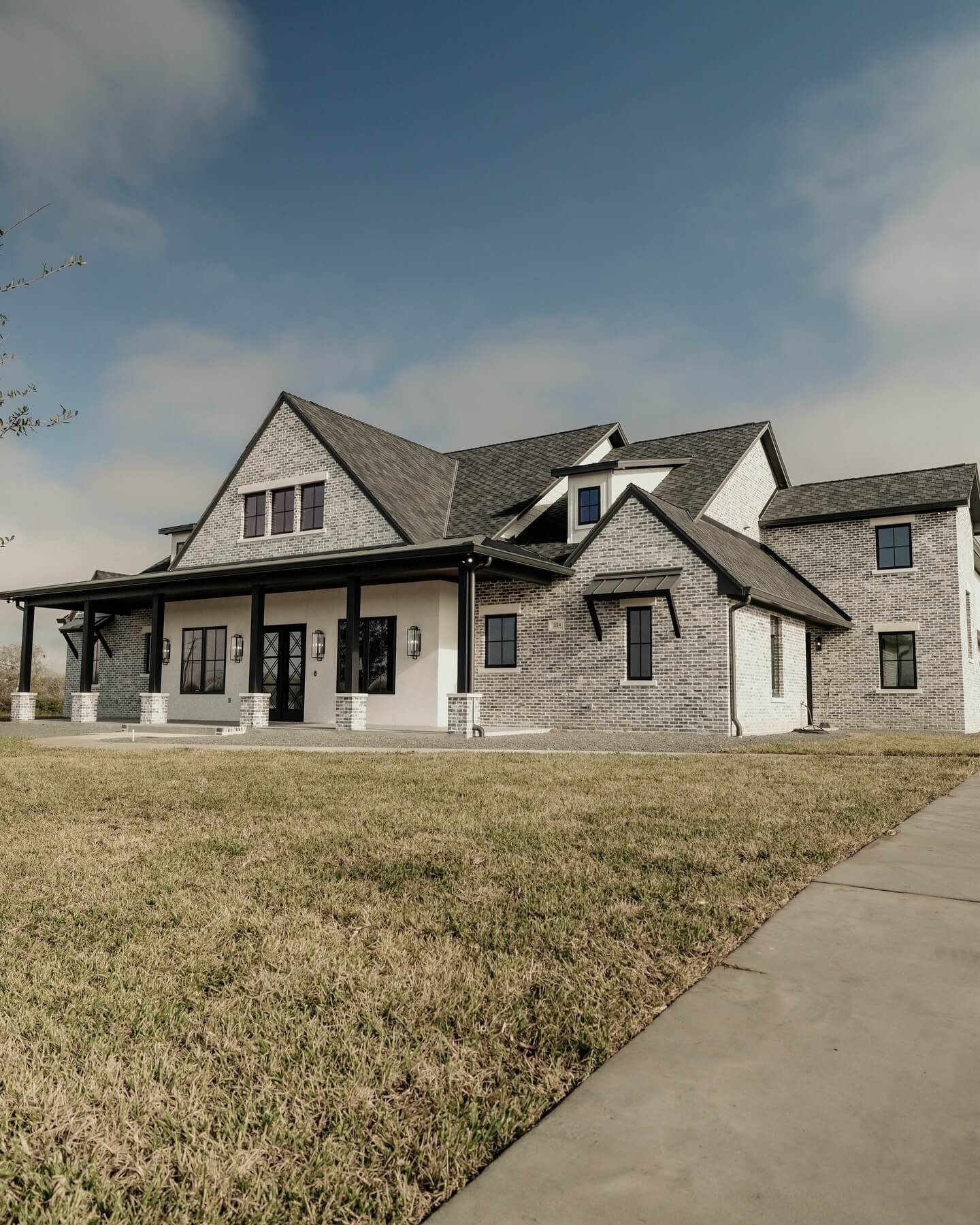 Modern Lake House Aesthetics