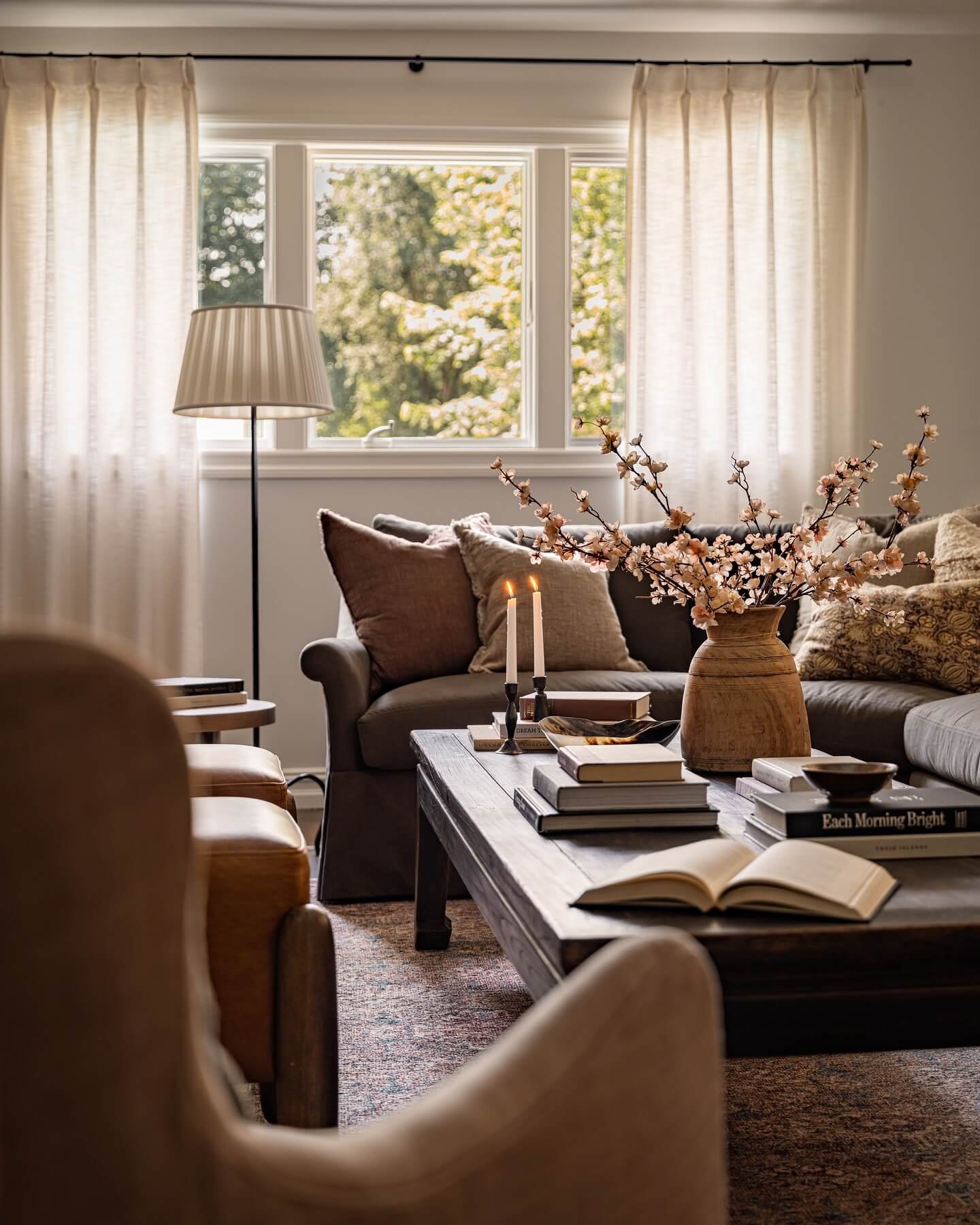 Creating a Cozy Atmosphere with Warm Brown Elements