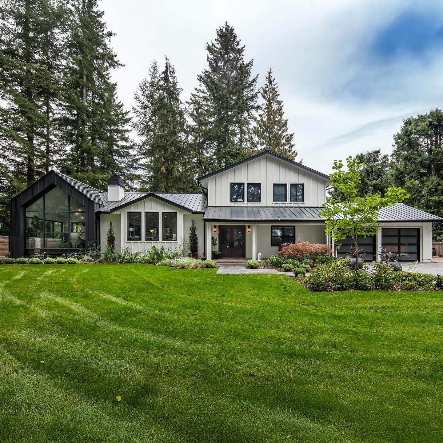 Striking Modern Lake House Design