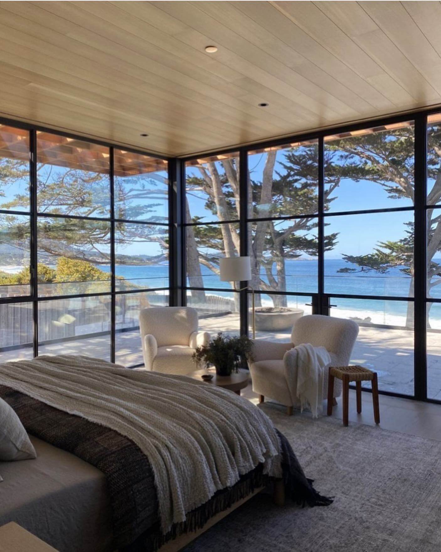 Tranquil Lake House Retreat