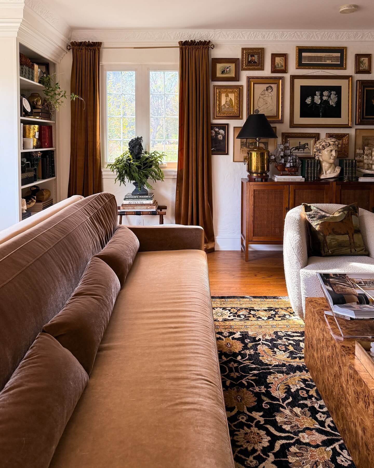 Inviting elements for a warm and stylish living space