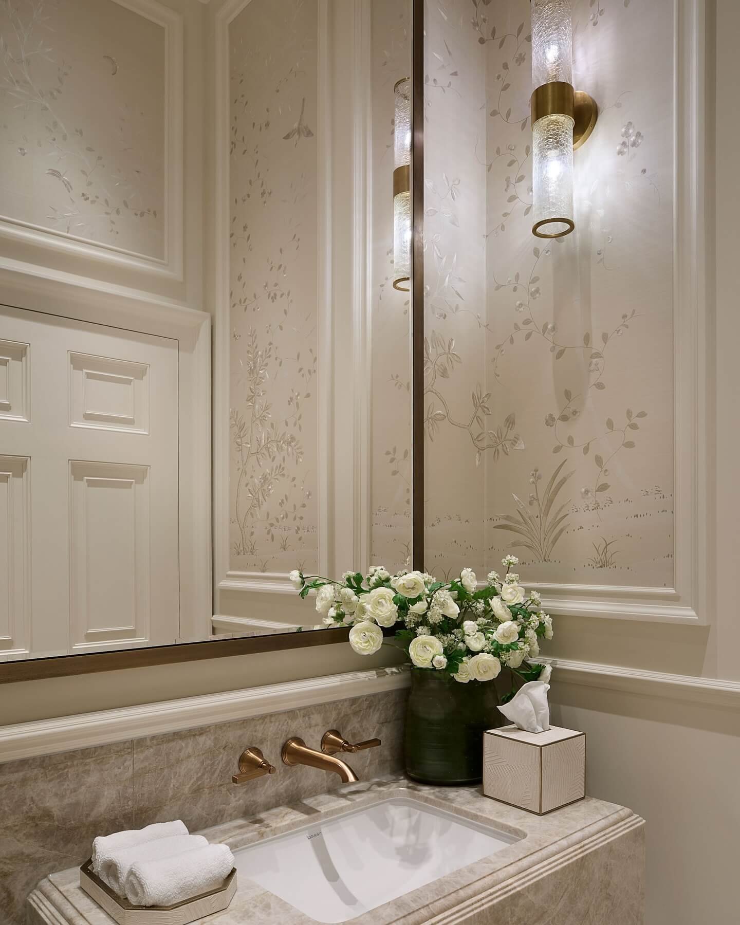 Floral Wall Patterns Enhance Relaxation and Sophistication