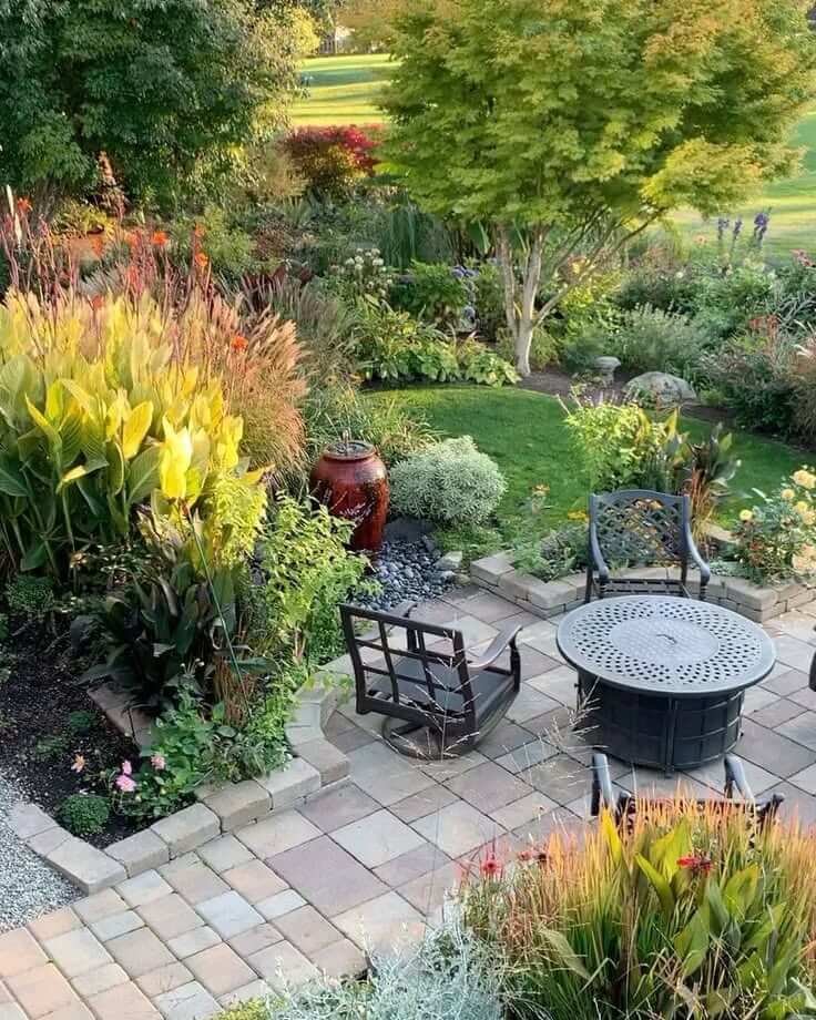 Charming Gatherings with Colorful Plantings