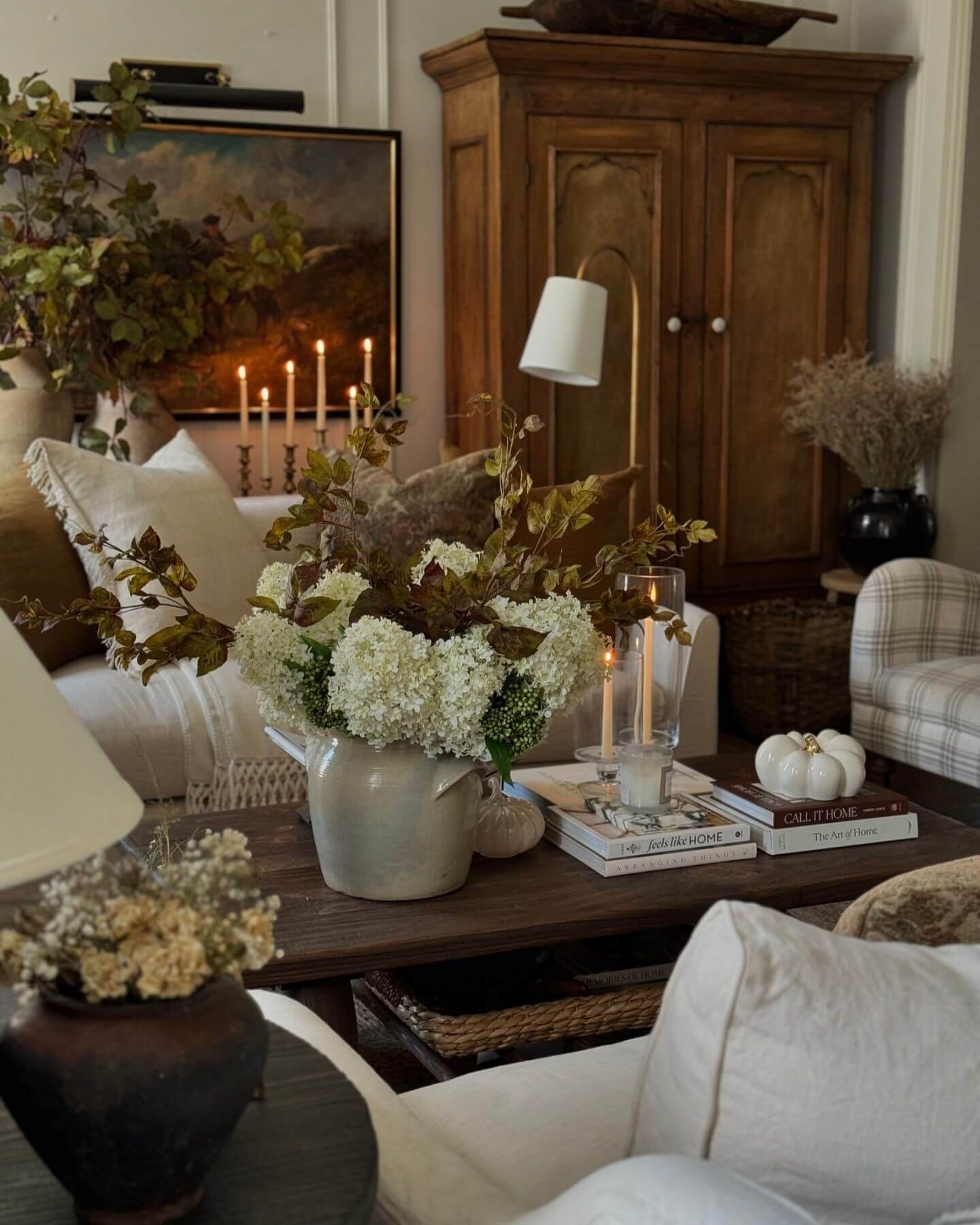 Cozy contrast with floral accents