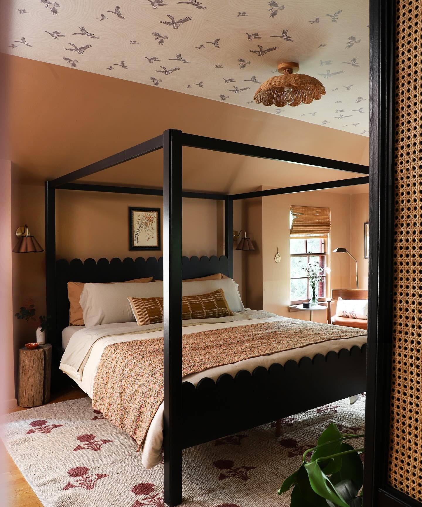 Elegant Canopy Bed Design