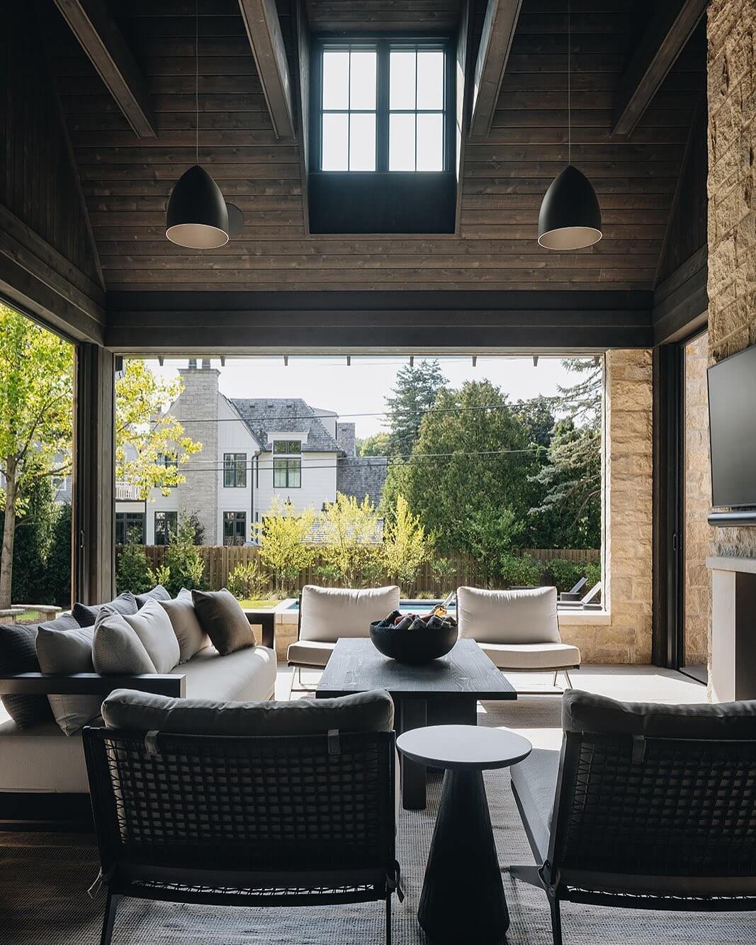 Elegant Outdoor Lounge Design