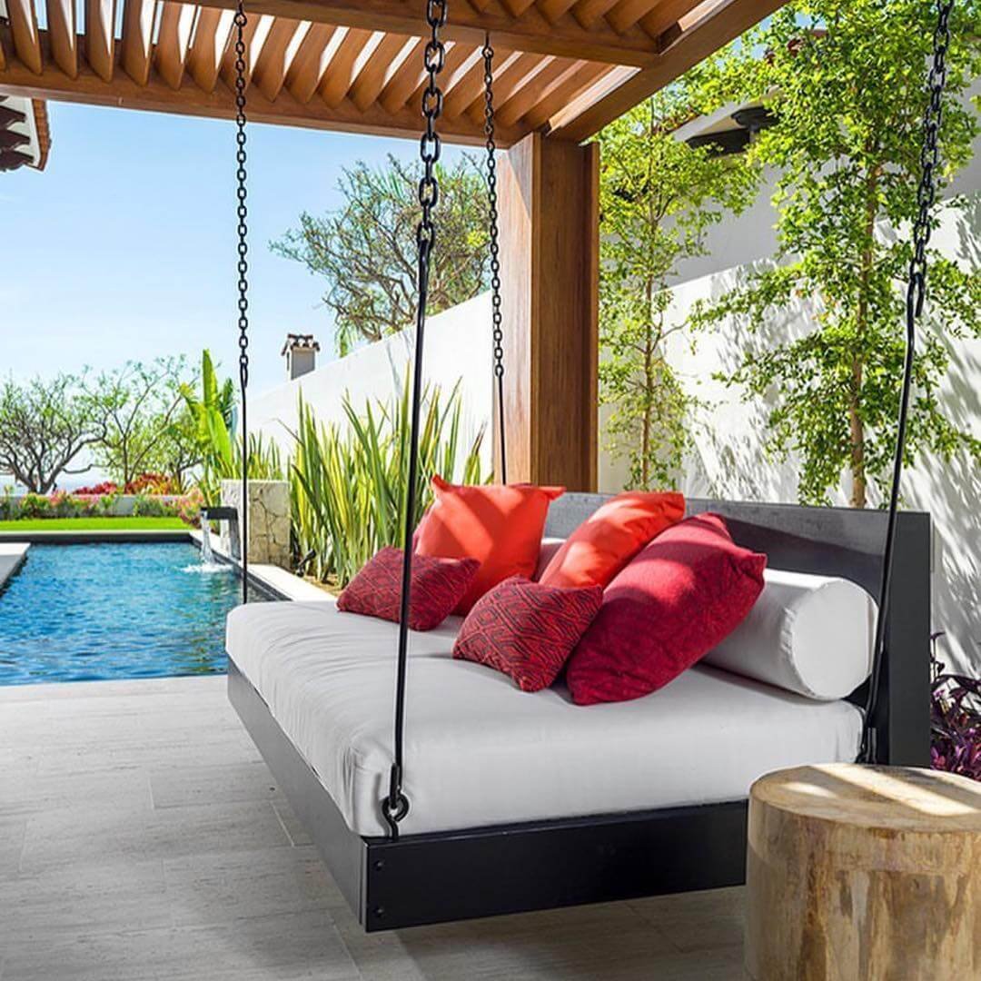 Elegant Pergola Swing Retreat