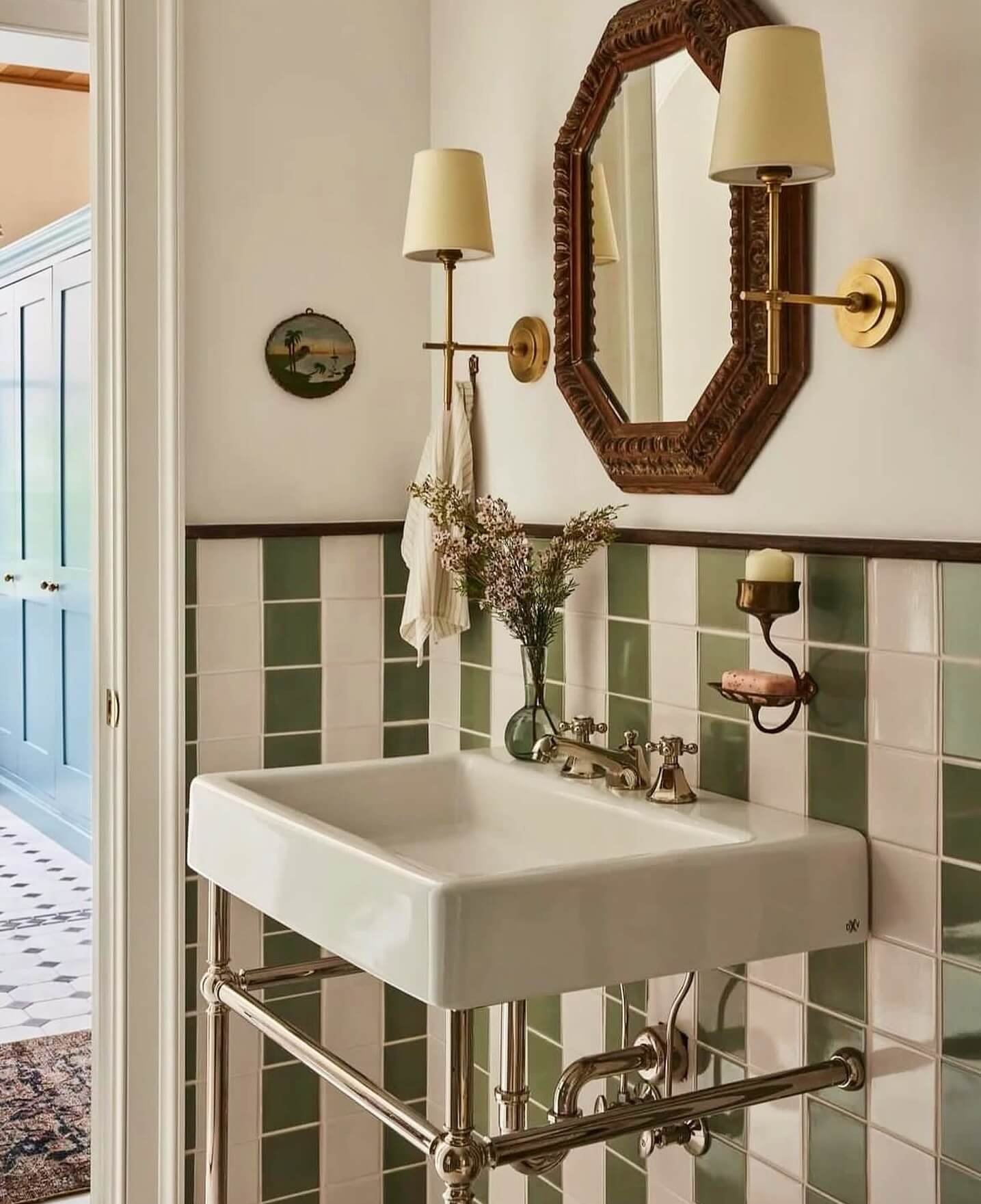 Refreshing Powder Room Design