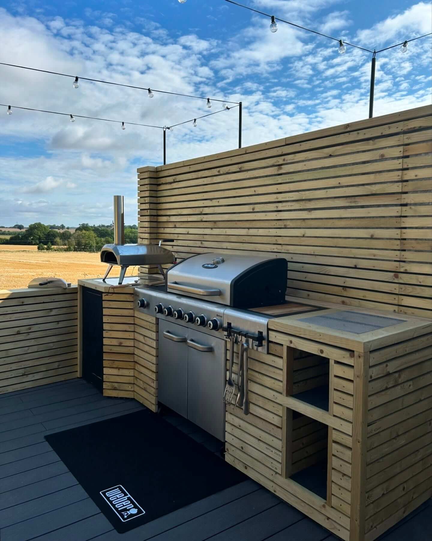 Sleek patio kitchen design