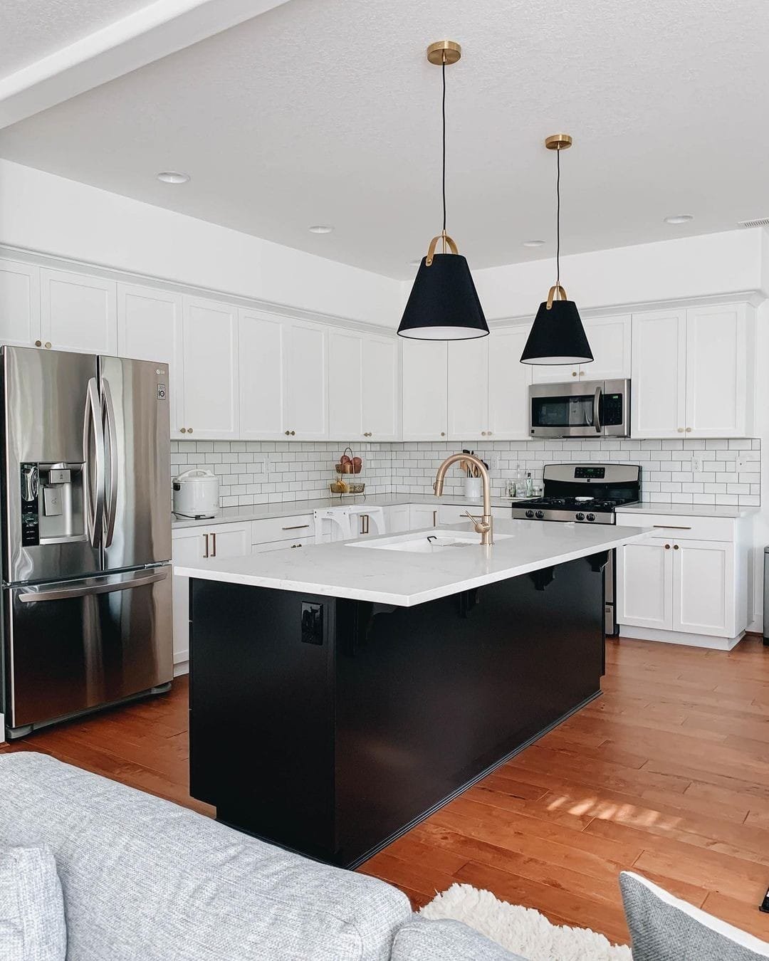 Chic Black Pendant Accents